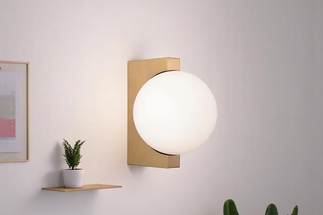 White ball-shaped wall lamp gold and white MGW-8141-1 