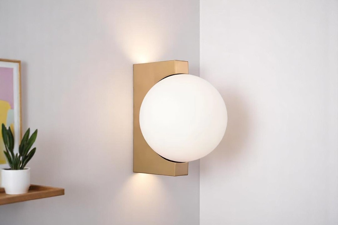 White ball-shaped wall lamp gold and white MGW-8141-1 