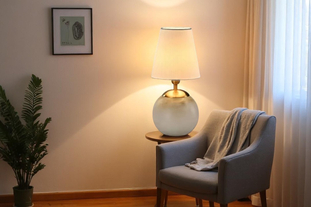 أباجورة مودرن قاعده  بشكل كرة HB-2616