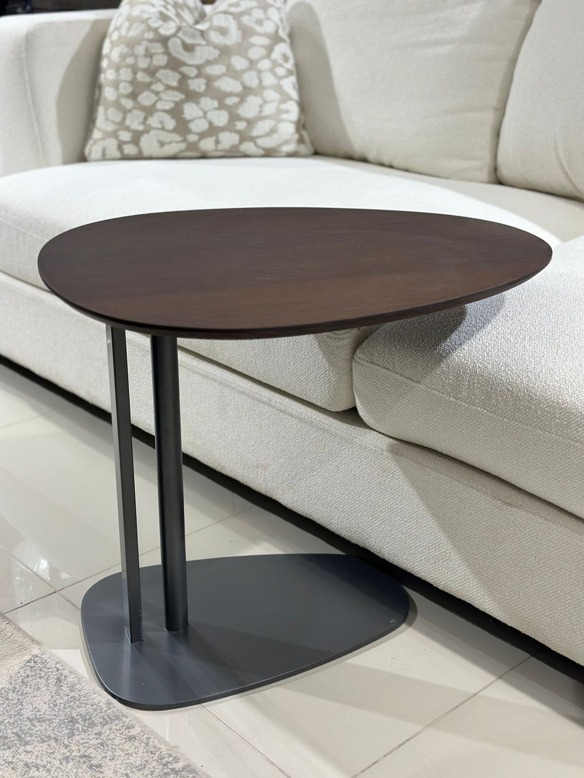 Modern side table 3534