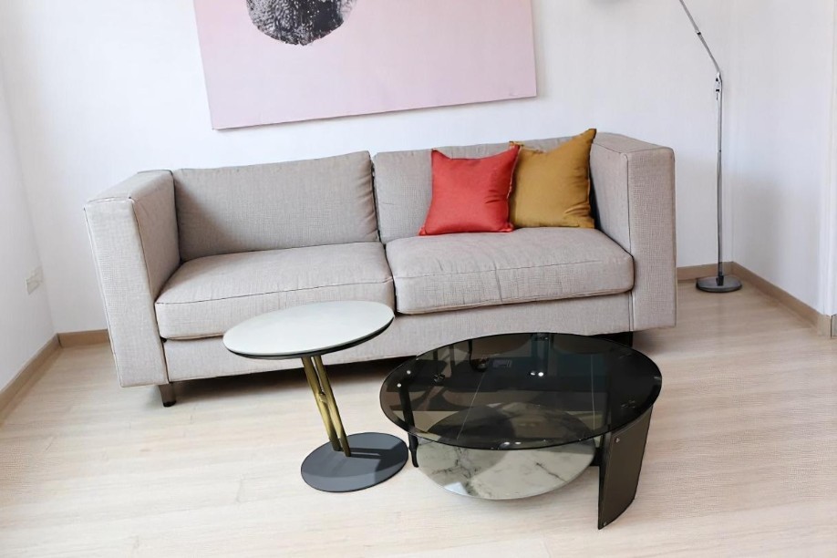 Modern 2 piece single table D-9310